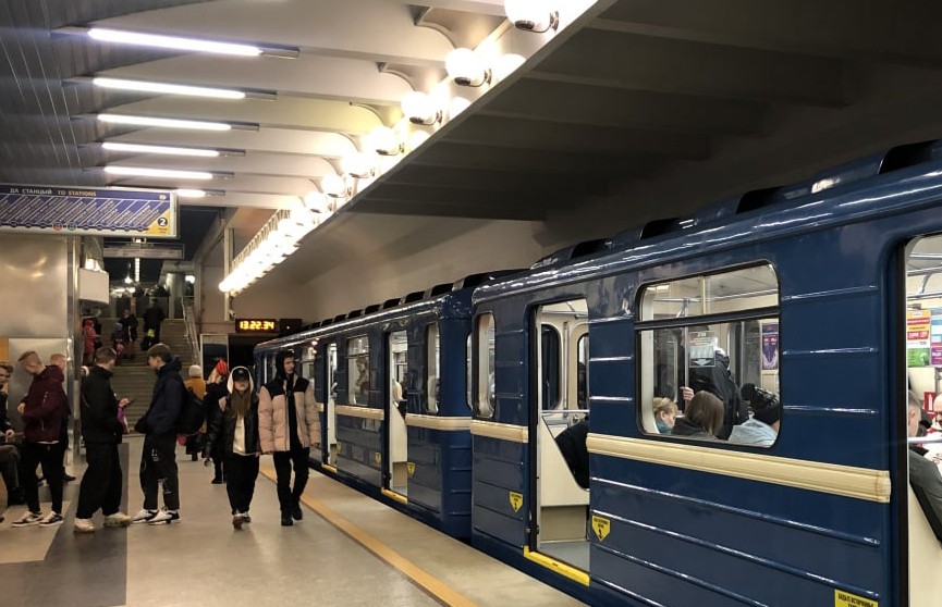 Движение на Московской линии метро было временно остановлено