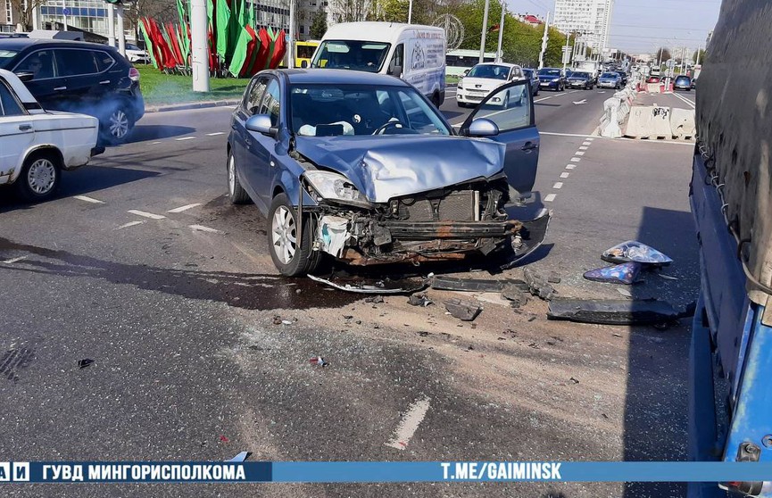 Три авто столкнулись в Минске, есть пострадавшие