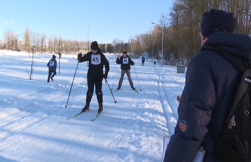 В Витебске в парке отдыха развернулся большой лыжный праздник