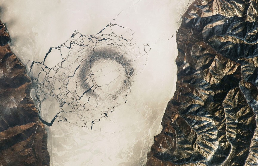 Ученые объяснили появление гигантских кругов на Байкале