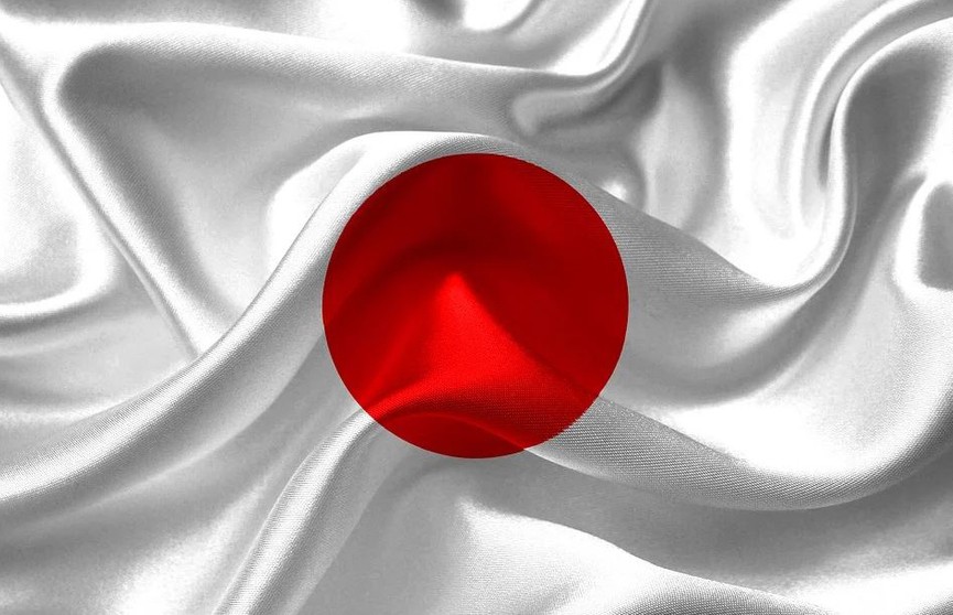 В Японии при падении платформы пострадали более десяти человек