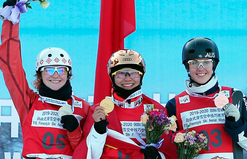 Александра Романовская выиграла серебро на этапе Кубка мира по фристайлу