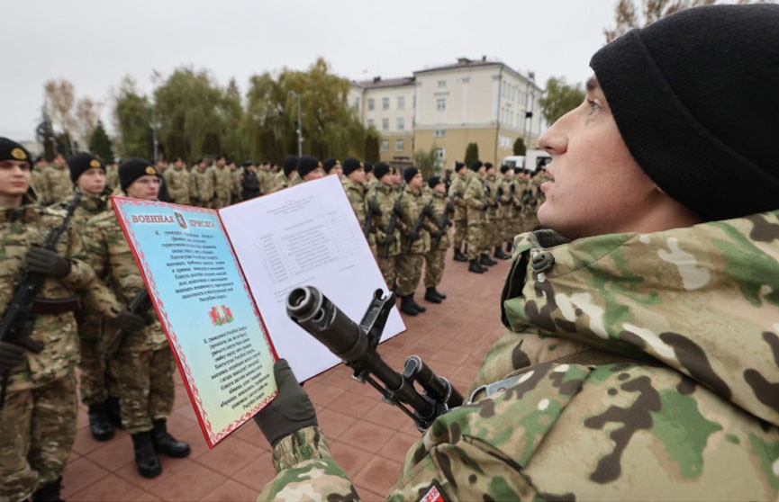 Военнослужащие внутренних войск Беларуси принесли присягу