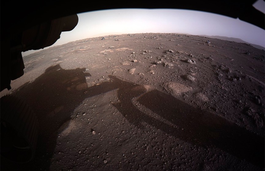 Марсоход Perseverance прислал на Землю первые цветные фото