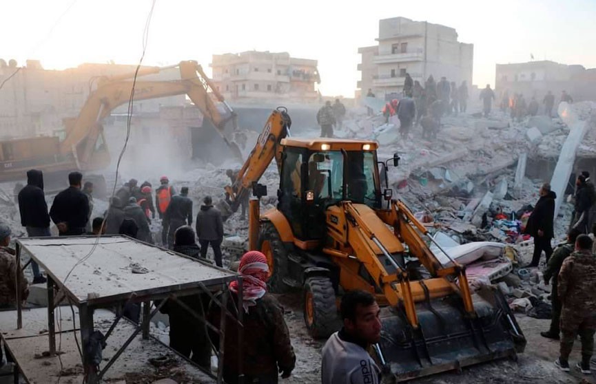 В сирийском Алеппо обрушился жилой дом: есть погибшие
