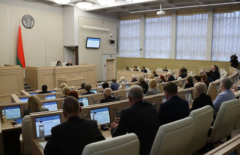 Кочанова в Совете Республики проводит совещание по эффективности местного самоуправления