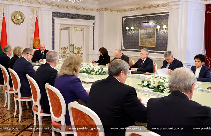 Лукашенко рассказал, когда опубликуют обновленный проект Конституции Беларуси