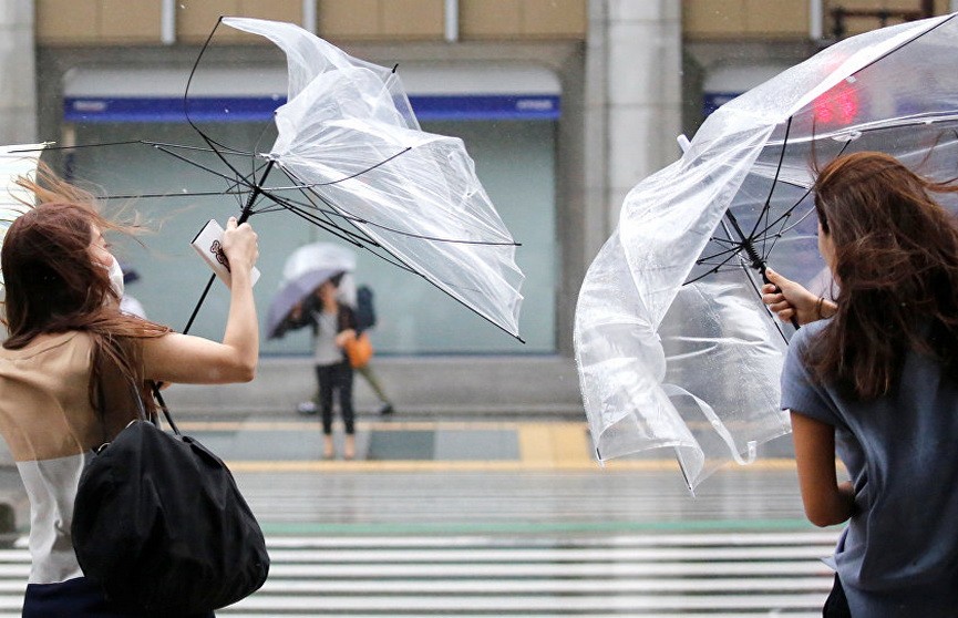 На Японию надвигается мощный тайфун «Симарон»