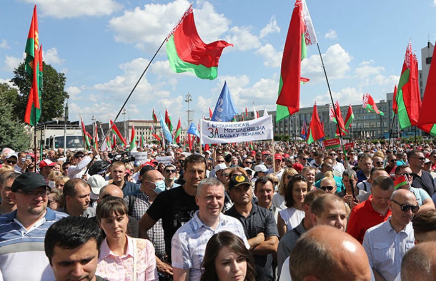 Митингующие на площади Независимости: «Мы разные, но Беларусь у нас одна»