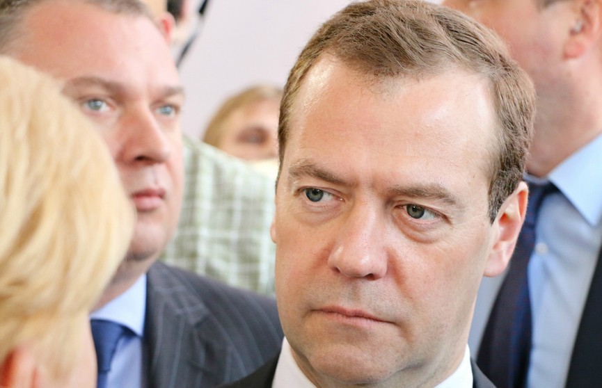 Медведев: Россия вправе защищаться от США любым оружием, включая ядерное