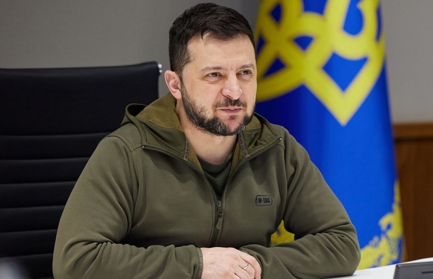 Зеленский обрушился на главкома за разгром ВСУ в Донбассе, пишут СМИ