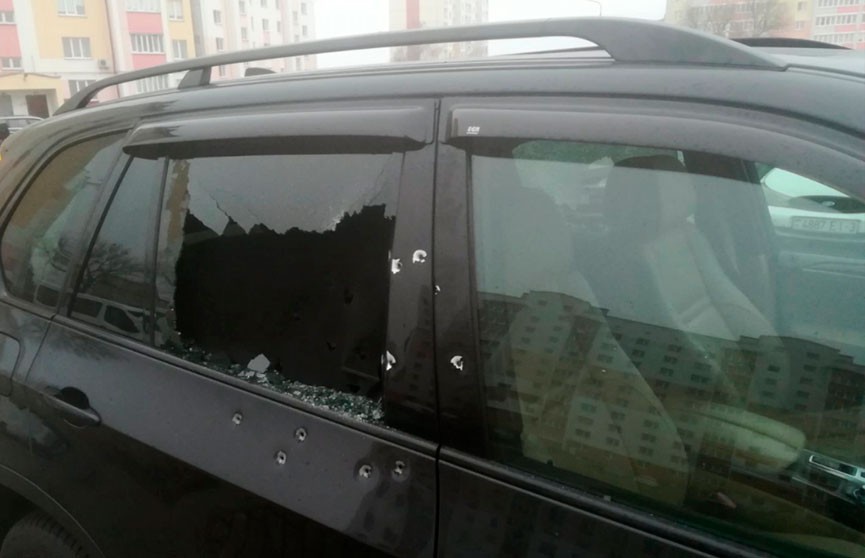 В Калинковичах нашли человека, расстрелявшего BMW из обреза