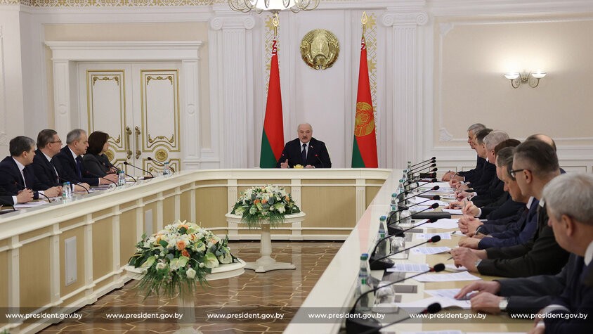 Лукашенко провел совещание о реализации исторической политики