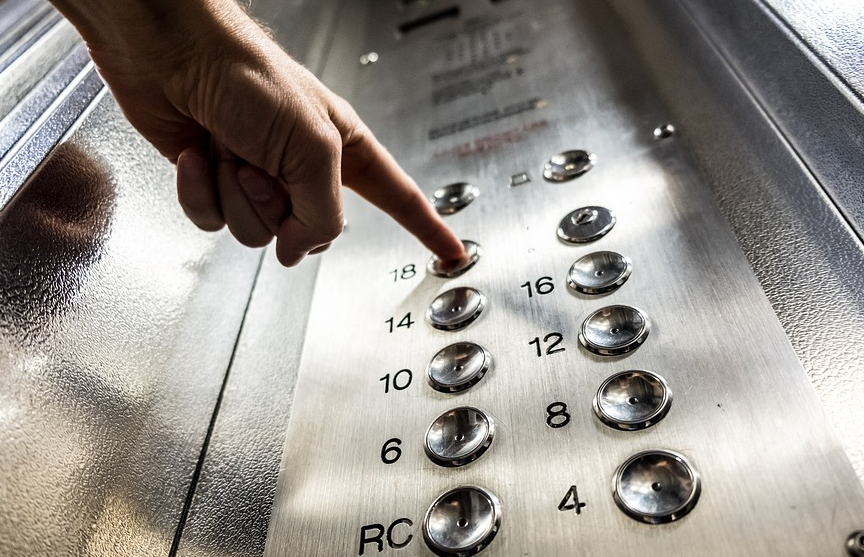 «Поехали!»: в российских домах появятся лифты, «говорящие» голосом Юрия Гагарина