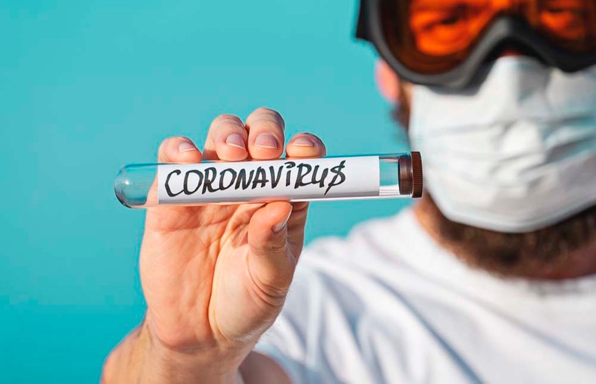 «Это бред!»: вирусолог развеял популярные мифы о коронавирусе