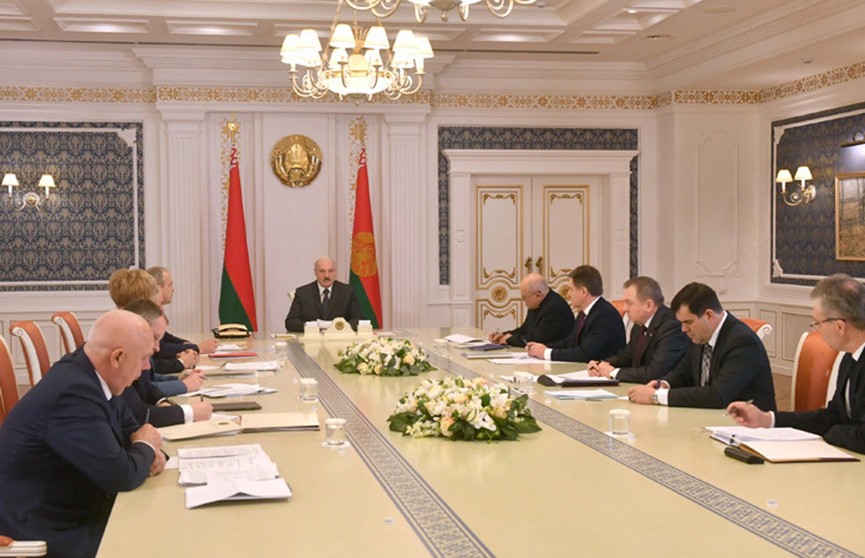 Лукашенко: в Беларуси удается сдерживать заболеваемость в целом