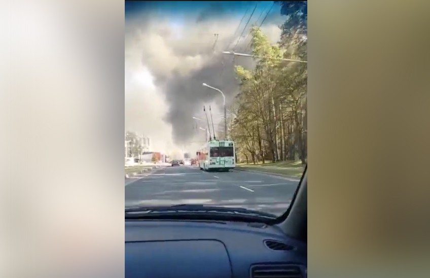 Сильное задымление на Жилуновича в Минске: МЧС сообщает о пожаре на стройке