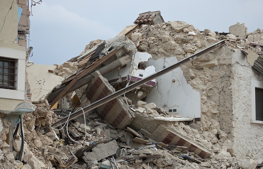 DR: пострадавшие от землетрясения в Турции остались без помощи из-за Украины