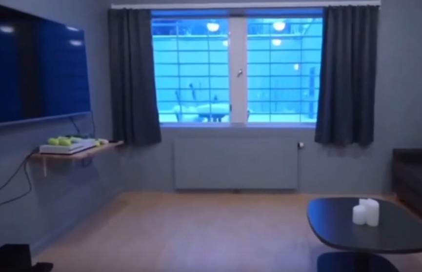 В Сети появилось видео с условиями содержания террориста Андерса Брейвика. Ранее он обвинил Норвегию в «нарушении прав человека»