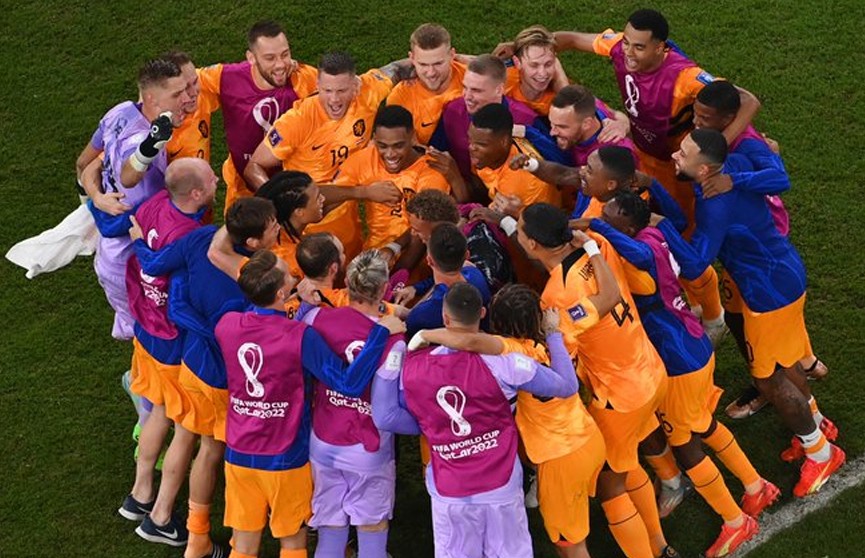 Команда Нидерландов обыграла США и стала первым четвертьфиналистом ЧМ-2022