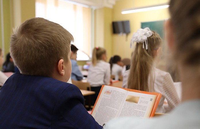 Родину любить учат в школе: единый урок памяти прошел в Беларуси