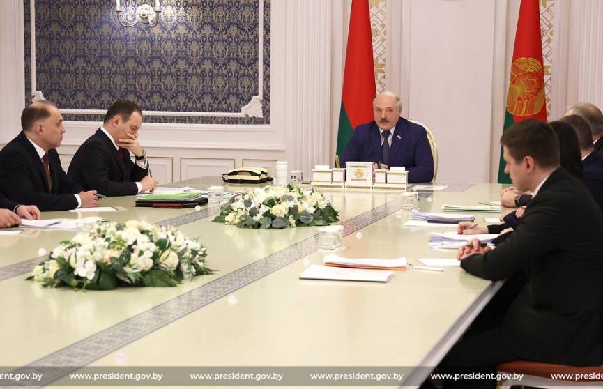 Лукашенко провел совещание по вопросам заработной платы и денежного довольствия работников бюджетной сферы
