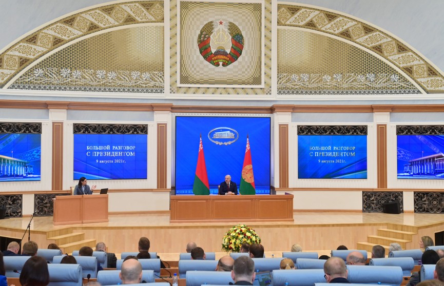 Лукашенко ответил на обвинения в нелегитимности президентских выборов: Говорите, выборы нечестные? Факты на стол!