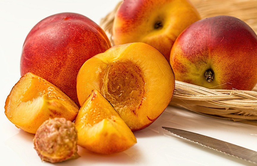 Как выбрать сочные и спелые персики? Рассказывает эксперт
