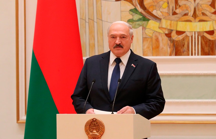 Александр Лукашенко во Дворце Независимости вручил госнаграды