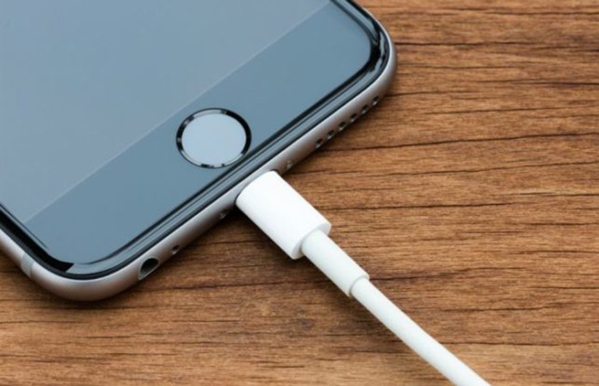 Apple могут заставить сменить порт зарядки