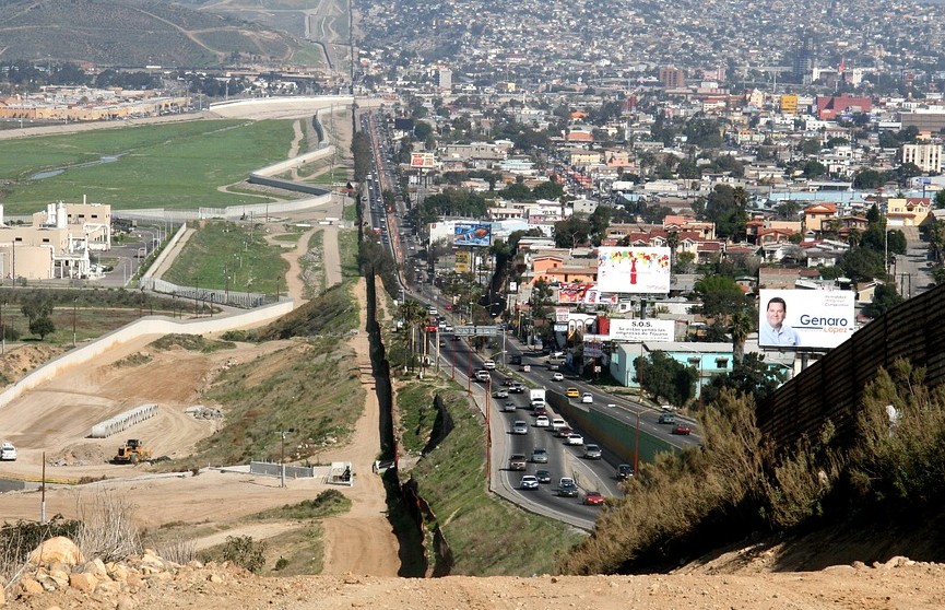 Республиканец Маккарти призвал разместить войска США на границе с Мексикой