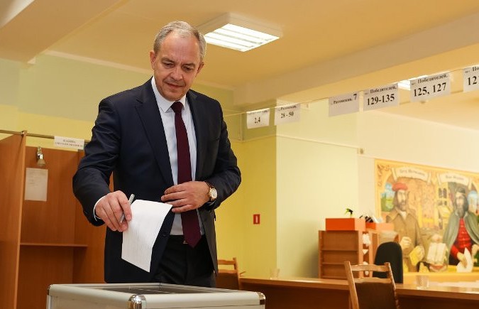 Игорь Сергеенко принял участие в досрочном голосовании на выборах Президента