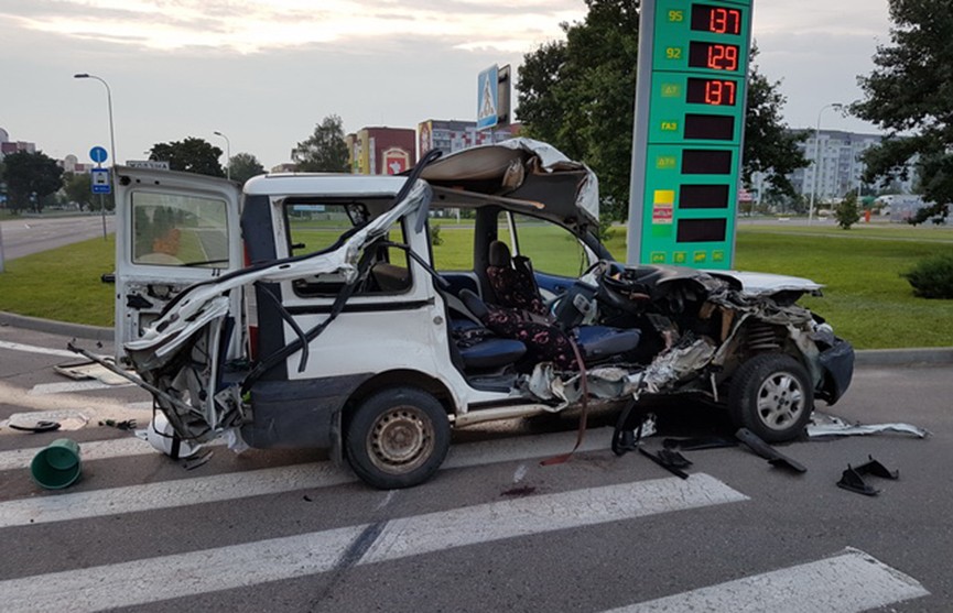 Смертельное ДТП на въезде в Жодино: Fiat с пьяным водителем врезался в фуру