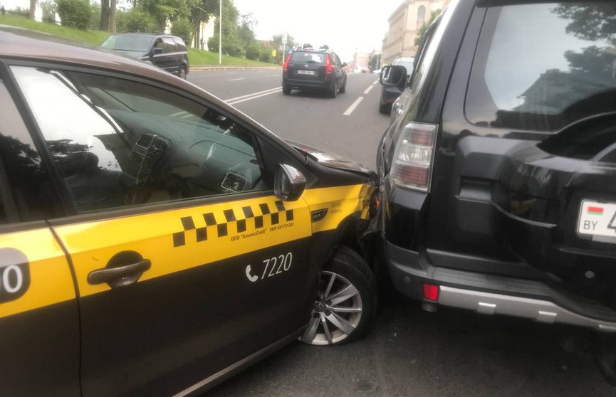 Пять автомобилей столкнулось на улице Кирова в Минске