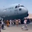 ВВС США пытаются оправдать действия экипажа американского самолета, на котором их военные бежали из Кабула