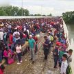 Новый караван мигрантов движется в США со стороны Мексики