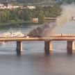 Поезд с 200 пассажирами загорелся на мосту в США. Пассажирам пришлось прыгать в воду