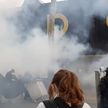 Во Франции школьников за поддержку антиковидного протеста били дубинками и травили слезоточивым газом