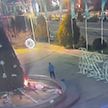 В Казахстане мужчина поджег новогоднюю елку в центре города (видео)
