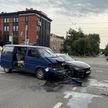 В Минске BMW проехал на красный и врезался в другую машину: пострадавшие в больнице