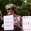 Британцы выходят на митинги с лозунгами «Я не доверяю Лиз Трасс»