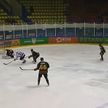 В чемпионате Беларуси по хоккею продолжается борьба за выход в плей-офф