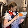 Россиянка родила ребенка в самолете прямо во время полета