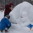 Участники фестиваля снежных скульптур «Мир кристаллов» готовятся к открытию