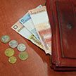 В Беларуси средняя зарплата в феврале составила 2025,7 рубля