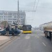 Авто врезалось в фуру и вылетело на тротуар в Минске