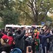 У посольства Гвинеи в Париже произошли массовые столкновения с полицией
