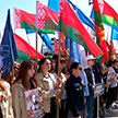Более 700 студотрядов приняли участие в церемонии открытия третьего трудового семестра на площади Государственного флага