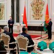 Во Дворце Независимости Александр Лукашенко вручил госнаграды