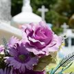 Две жительницы Речицы воровали искусственные цветы со свежих могил